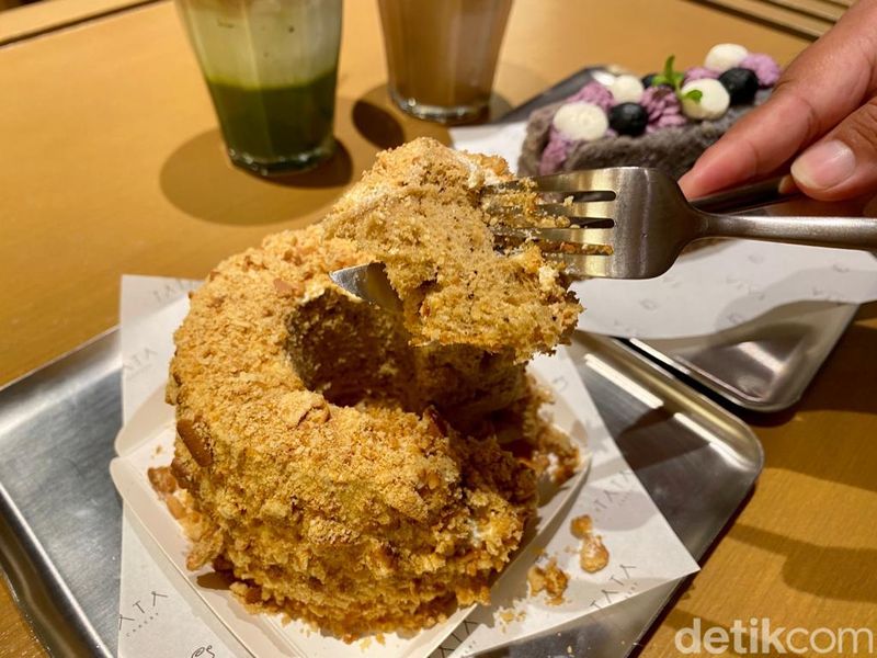 Tata Cakery: Chiffon Earl Grey Regal dan dan 'Dirty Matcha' di Kafe Instagramable
