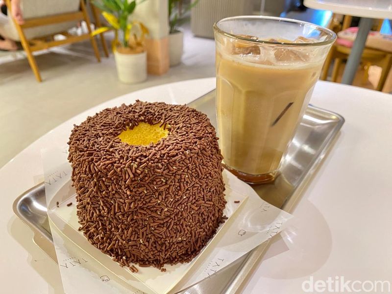 Tata Cakery: Chiffon Earl Grey Regal dan dan 'Dirty Matcha' di Kafe Instagramable