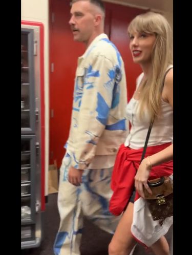 Taylor Swift dan Travis Kelce Taylor Swift dan Travis Kelce.