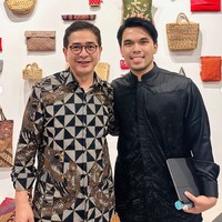 Isu kedekatan Thariq dengan Aaliyah sendiri mulai berhembus kala keduanya kerap terlihat bersama. Walaupun keduanya sama-sama belum buka suara terkait gosip tersebut, namun tak sedikit netizen yang kerap membanding-bandingkan Aaliyah dengan Fuji. Tak hanya itu saja, penampilan Thariq saat bersama Fuji dan kini ketika digosipkan dengan Aaliyah juga tak kalah curi perhatian. Foto: Instagram/@thariqhalilintar