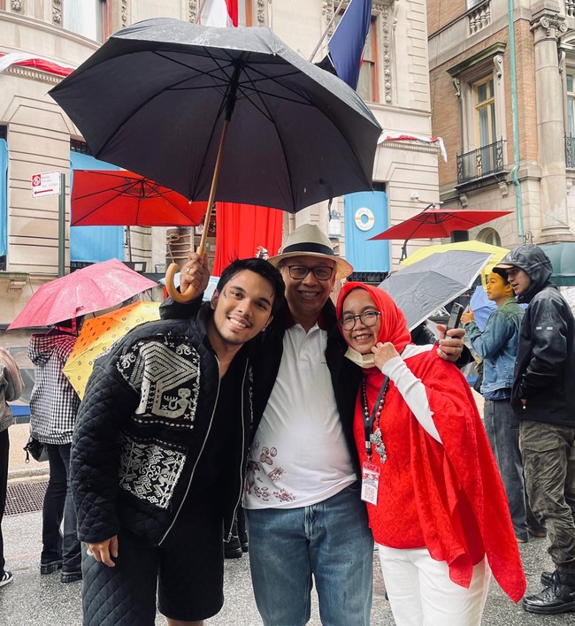 Tak sedikit yang memuji penampilan terbaru Thariq usai digosipkan pacaran dengan Aaliyah. Banyak yang menyebut penampilann Thariq itu jadi semakin berkharisma dan berkelas. Foto: Instagram/@thariqhalilintar