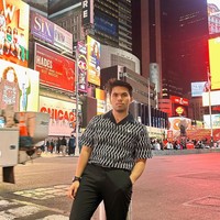 Thariq juga dipuji semakin ganteng ole beberapa netizen. Thoriq di tangan aaliyah , guantenggg powwwlllll, komentar salah seorang netizen. Makin ganteng, makin positif, makin dewasa dan makin siap buatnjadi. Suami dan ayah . Aminnnn semoga yg terbaik untuk masa depan banh thor yaa ttp semangat dan jgn lupa bersyukur, tambah netizen lain. Foto: Instagram/@thariqhalilintar