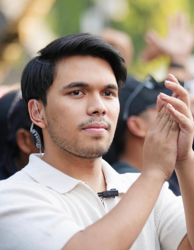 YouTuber Thariq Halilintar belakangan memang tengah jadi perbincangan terkait dengan kehidupan percintaannya. Usai putus dengan Fuji, Thariq kini dikabarkan tengah memiliki hubungan spesial dengan Aaliyah Massaid. Foto: Instagram/@thariqhalilintar