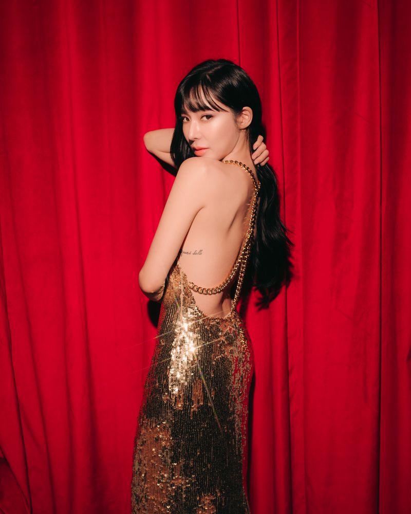 Tiffany Young di Fashion Show Moschino Spring-Summer 2024