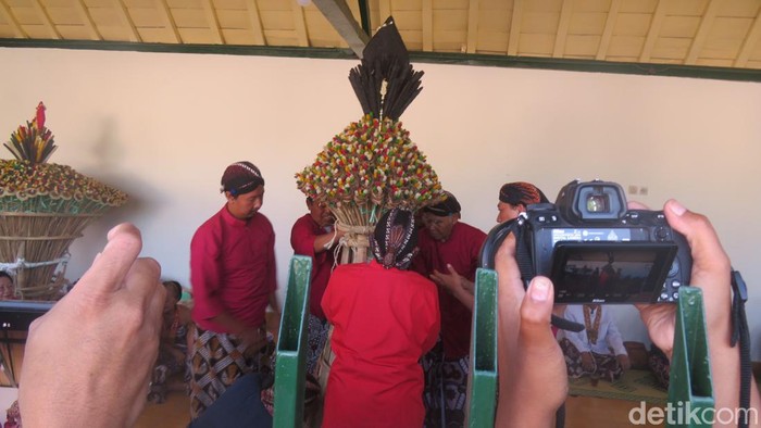 Tradisi Numplak Wajik di Panti Pareden Kompleks Magangan mengawali prosesi Garebeg Mulud Keraton Jogja, Senin (25/9/2023).