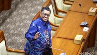 Sebanyak 5 calon hakim konstitusi dijadwalkan diuji hari ini. Sementara, 2 lainnya dijadwalkan besok sejak pukul 14.00 WIB.  