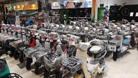 Diskon gila di Transmart Full Day Sale juga berlaku untuk sepeda listrik Exotic Sierra dari harga normal Rp 9.400.000 jadi Rp 7.520.000 saja. Kemudian untuk Exotic Groza MX dari Rp 6.550.000 jadi Rp 3.720.000 per unit.   
