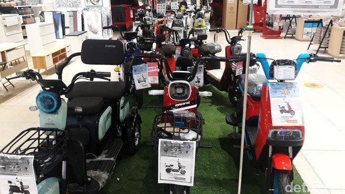 Apik! Penampakan Sepeda Diskon di Transmart Full Day Sale Pesta diskon Transmart Full Day Sale bertajuk September Ceria kembali hadir hari ini, Selasa (26/9/2023). Ada diskon gede-gedean untuk berbagai produk, termasuk salah satunya sepeda lipat, sepeda gunung, hingga sepeda listrik.