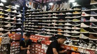 Dahulu, Pasar Taman Puring dikenal sebagai primadona tempat sepatu murah. Sayang, eksistensinya mulai meredup ditinggal penjual hingga pengunjung.