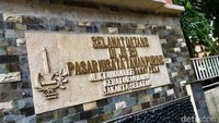 Sepinya pasar Taman Puring juga menambah deretan panjang pasar yang terdampak akibat tren berjualan secara oline setelah pasar Tanah Abang, Thamrin City dan Pusat Perbelanjaan lainnya di Jakarta.