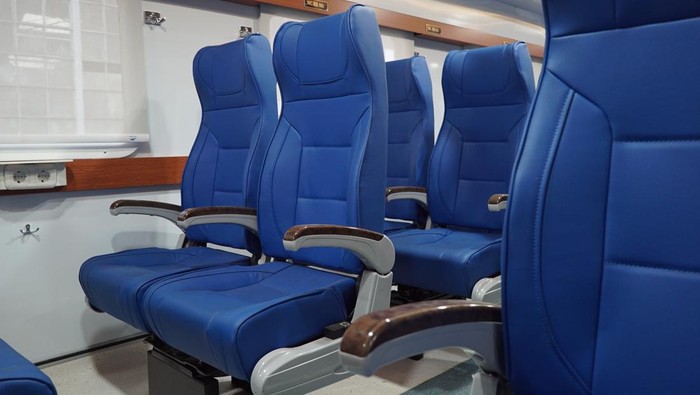 PT Kereta Api Indonesia (Persero) meluncurkan Kereta Ekonomi New Generation di Stasiun Pasarsenen, Selasa (26/9). Pada tahap awal, kereta ini dirangkaikan pada KA Jayabaya relasi Pasarsenen - Malang pp.