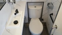 Modifikasi juga dilakukan pada toilet dengan nuansa yang lebih mewah dan menggunakan toilet duduk.