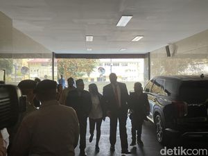Cupi Cupita Sambangi Bareskrim untuk Pemeriksaan Kasus Judi Online