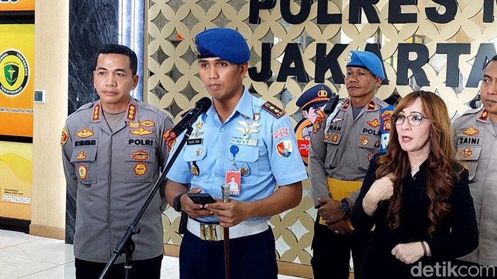 Dansatpom Lanud Halim Perdanakusuma Letkol Made Oka Darmayasa menyebut remaja tewas terbakar ditemukan di area ring 1 Lanud Halim. (Kurniawan Fadilah/detikcom)