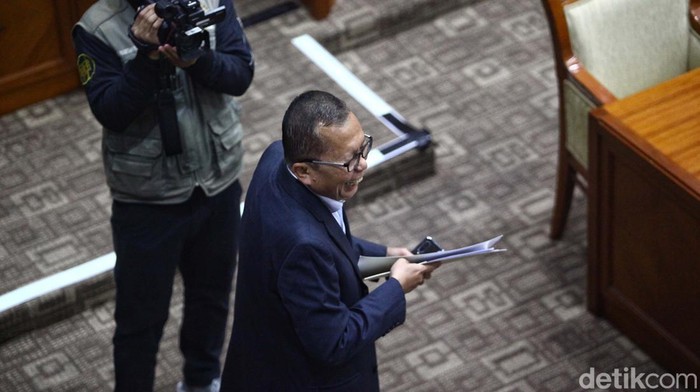Calon Hakim Konstitusi Arsul Sani menjawab pertanyaan anggota Komisi III DPR saat uji kelayakan dan kepatutan di kompleks Parlemen, Jakarta, Selasa (26/9/2023).