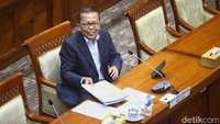 Arsul Sani tersenyum di sela-sela uji kelayakan dan kepatutan (fit and proper test) calon hakim konstitusi di Kompleks Parlemen, Jakarta, Selasa (26/9/2023).