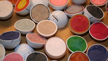 Ketika bola golf dibelah. Foto: Adi Fida Rahman/detikINET