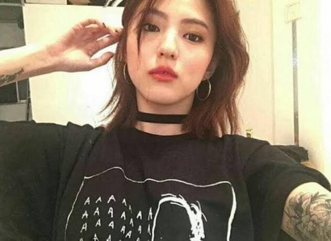 Namun, karena ambisinya untuk menjadi seorang aktris, Han So Hee telah menghapus semua tatonya. Foto tersebut diambil Han So Hee saat masih berprofesi sebagai model untuk sejumlah brand lokal.   Foto: dok. Instagram @xeesoxee