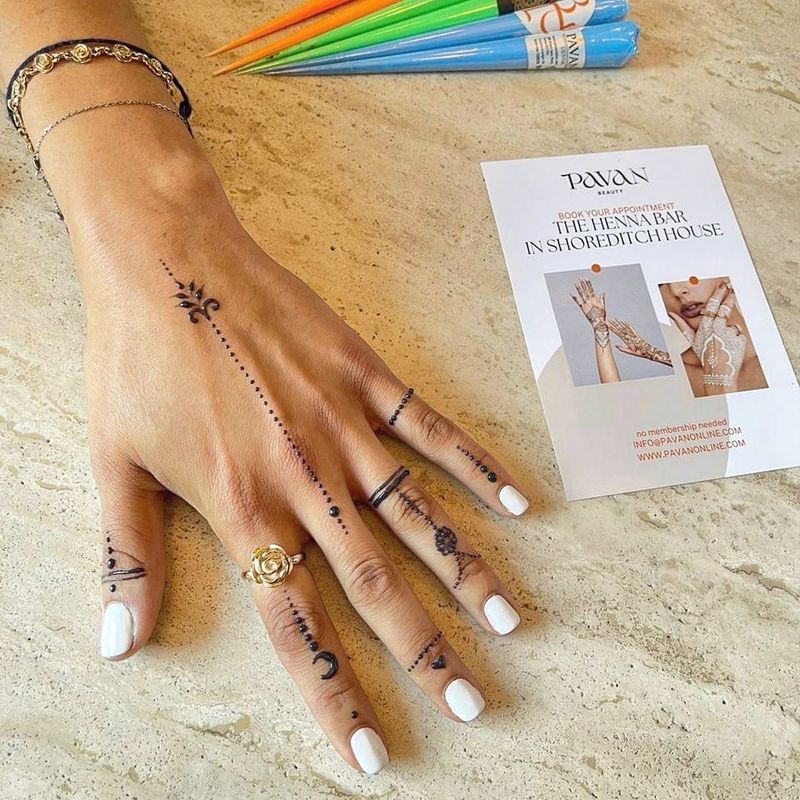 Gambar Henna Contoh gambar henna.