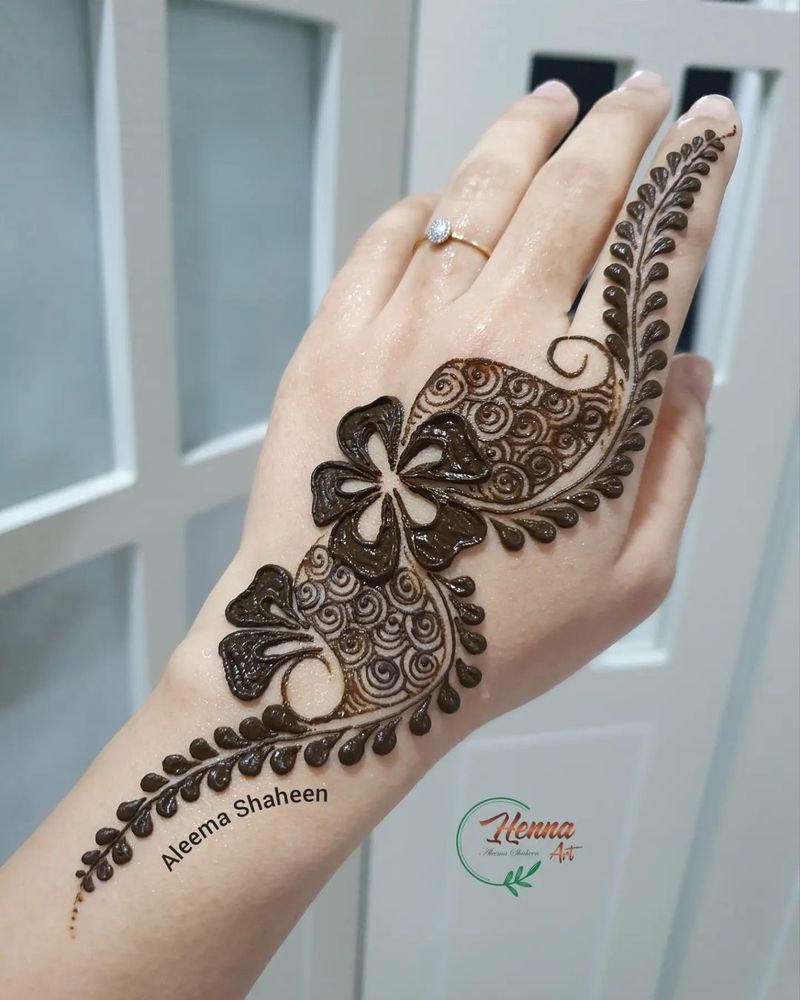 Gambar Henna Contoh gambar henna.