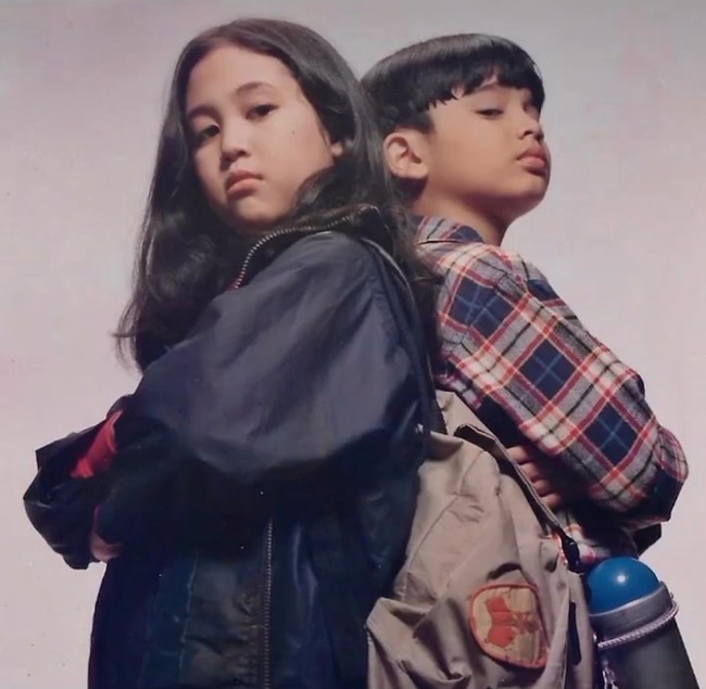 Film ‘Petualangan Sherina’ rilis pada 7 Juni 2000 dan langsung mendapat sambutan positif serta antusiasme dari penonton. Saat membintangi film tersebut, Sherina dan Derby sama-sama masih berusia 10 tahun. Foto: Instagram/@filmpetualangansherina