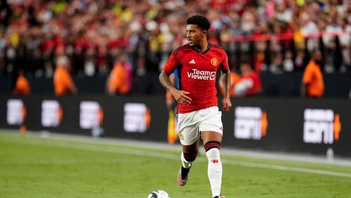 FILE PHOTO: Jul 30, 2023; Las Vegas, Nevada, USA; Manchester United forward Jadon Sancho (25) runs with the ball during the first half against Borussia Dortmund at Allegiant Stadium. Mandatory Credit: Lucas Peltier-USA TODAY Sports/File Photo