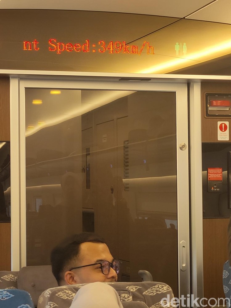 Jajal Teknologi Huawei di Kereta Cepat Whoosh Jakarta Bandung Jajal Teknologi Huawei di Kereta Cepat Whoosh Jakarta Bandung