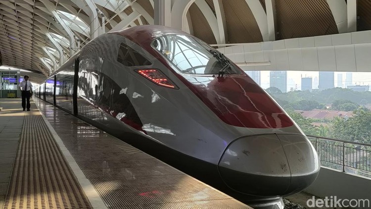 Jajal Teknologi Huawei di Kereta Cepat Whoosh Jakarta Bandung Jajal Teknologi Huawei di Kereta Cepat Whoosh Jakarta Bandung