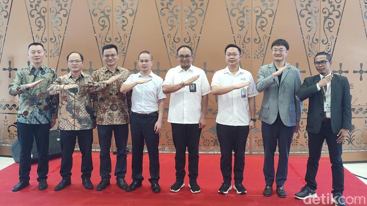 Jajal Teknologi Huawei di Kereta Cepat Whoosh Jakarta Bandung Jajal Teknologi Huawei di Kereta Cepat Whoosh Jakarta Bandung