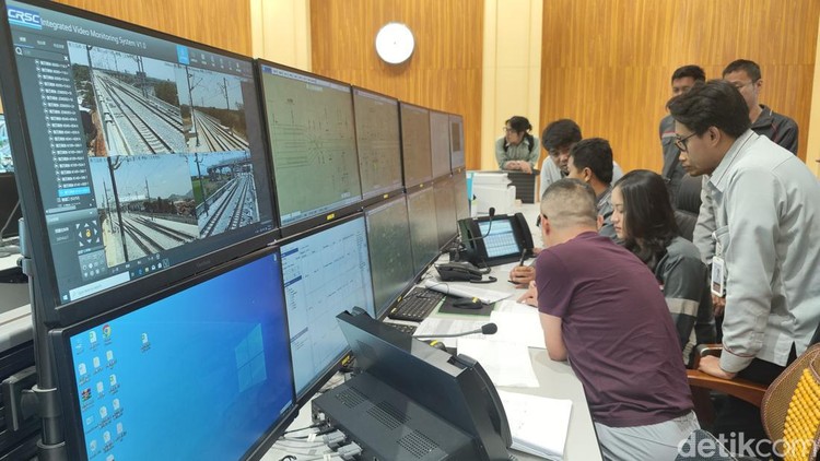 Jajal Teknologi Huawei di Kereta Cepat Whoosh Jakarta Bandung Jajal Teknologi Huawei di Kereta Cepat Whoosh Jakarta Bandung