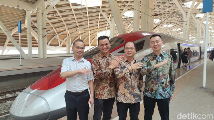 Jajal Teknologi Huawei di Kereta Cepat Whoosh Jakarta Bandung Jajal Teknologi Huawei di Kereta Cepat Whoosh Jakarta Bandung