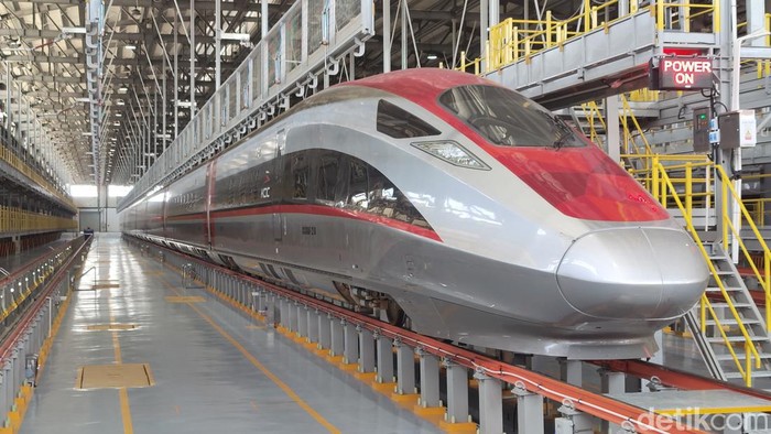 Jajal Teknologi Huawei di Kereta Cepat Whoosh Jakarta Bandung