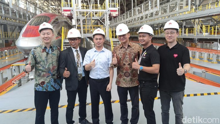 Jajal Teknologi Huawei di Kereta Cepat Whoosh Jakarta Bandung Jajal Teknologi Huawei di Kereta Cepat Whoosh Jakarta Bandung