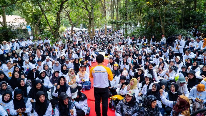 Serunya Jalan Sehat di Tahura Bandung