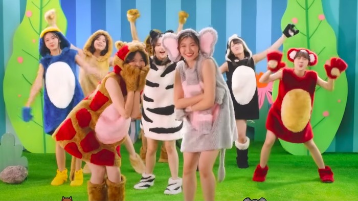 JKT48 merilis lagu baru berjudul Kebun Binatang di Saat Hujan. Lagu ini sudah diperkenalkan melalui kanal YouTube JKT48.