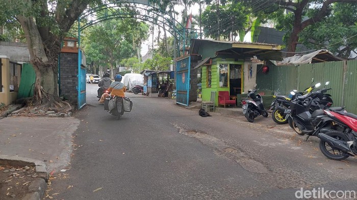 Jl Sirnamanah, Sukajadi, Kota Bandung rusak