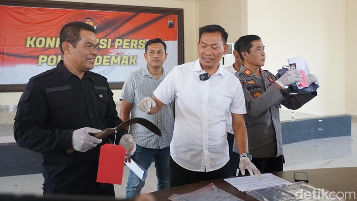 Jumpa pers di Polres Demak terkait kasus murid bacok guru madrasah, Selasa (26/9/2023).