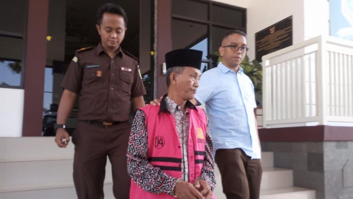 Kades di Pasuruan yang diduga melakukan korupsi anggaran SILPA 2019 hingga merugikan negara Rp 168 juta.