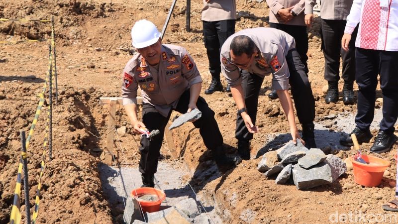 Kapolda Jawa Tengah Irjen Ahmad Luthfi menghadiri peletakan batu pertama pembangunan Monumen Hoegeng di Stadion Hoegeng Kota Pekalongan, Selasa (26/9/2023).