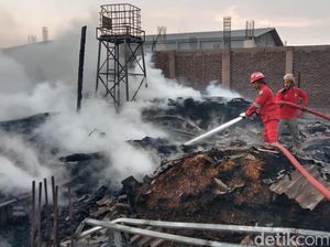 Gudang Kayu dan Kafe di Indramayu Ludes Dilalap Api