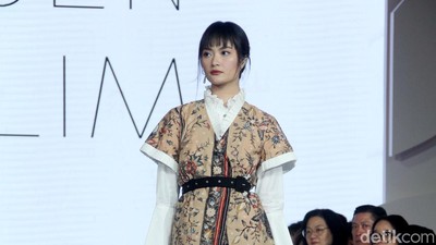 10 Koleksi Batik Wilsen Willim di Fashion Nation 2023, Restorasi Batik Lawas