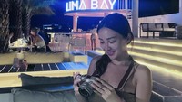 Kali ini Cupi Cupita sedang kulineran seru di Bali. Ia sempat menyambangi sebuah beach club, Lima Bay Bali. Foto: Instagram @cupitagobas19