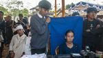 Momen Warga Suku Badui Antre Bikin e-KTP