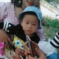 Bagaimana Liangshan bisa menitipu banyak orang? Dilaporkan bahwa ide untuk membuat imej gadis desa miskin berawal ketika ia bertemu dengan konten kreator Zhao Ling Er. Pria itu sendiri telah membenarkan semua postingan yang dibuat Liangshan adalah hasil kerjasama mereka dengan agensi. Foto: Dok. Douyin