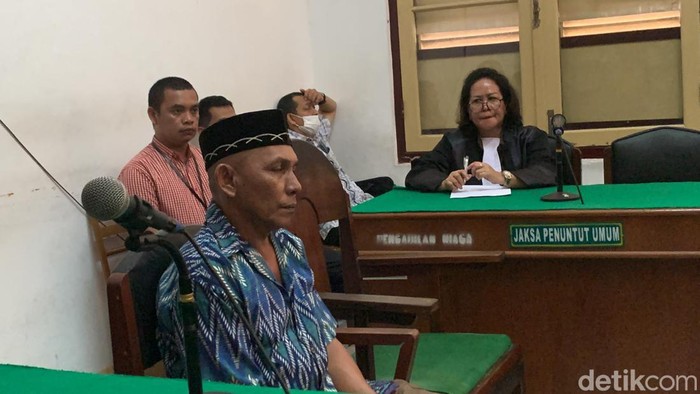 M Yakob menjalani sidang vonis di PN Medan. (Raja Malo Sinaga/detikSumut)