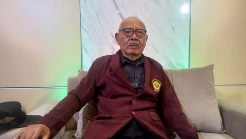 Mahasiswa Program Studi Ilmu Komunikasi STAHN Mpu Kuturan Singaraja, Made Tawa (80) saat ditemui detikBali di, Gedung Perkuliahan STAHN Mpu Kuturan Singaraja, Selasa (26/9/2023). (Made Wijaya Kusuma)