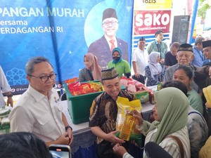 Zulhas Traktir Warga Semarang, Ada 2,5 Ton Beras-480 L Minyak Goreng