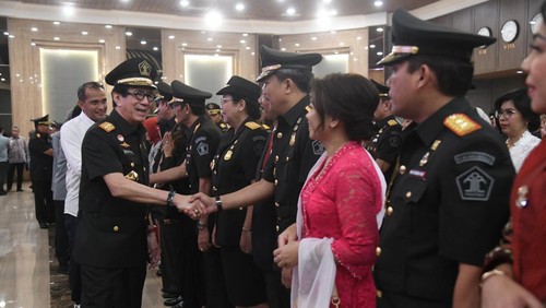 Menteri Hukum dan HAM Yasonna Laoly melantik sejumlah petinggi Kanwil Kemenkumham Bali di Jakarta, Senin (25/9/2023).