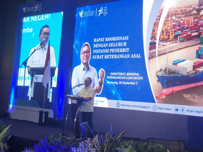 Menteri Perdagangan Zulkifli Hasan (Zulhas) membahas potensi perdagangan luar negeri saat membuka Rapat Koordinasi (Rakor) Instansi Penerbit Surat Keterangan Asal di Semarang, Jawa Tengah.