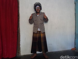 Viral Gaya Nyentrik Muklis Bakul Es Spesialis Selawatan Asal Boyolali